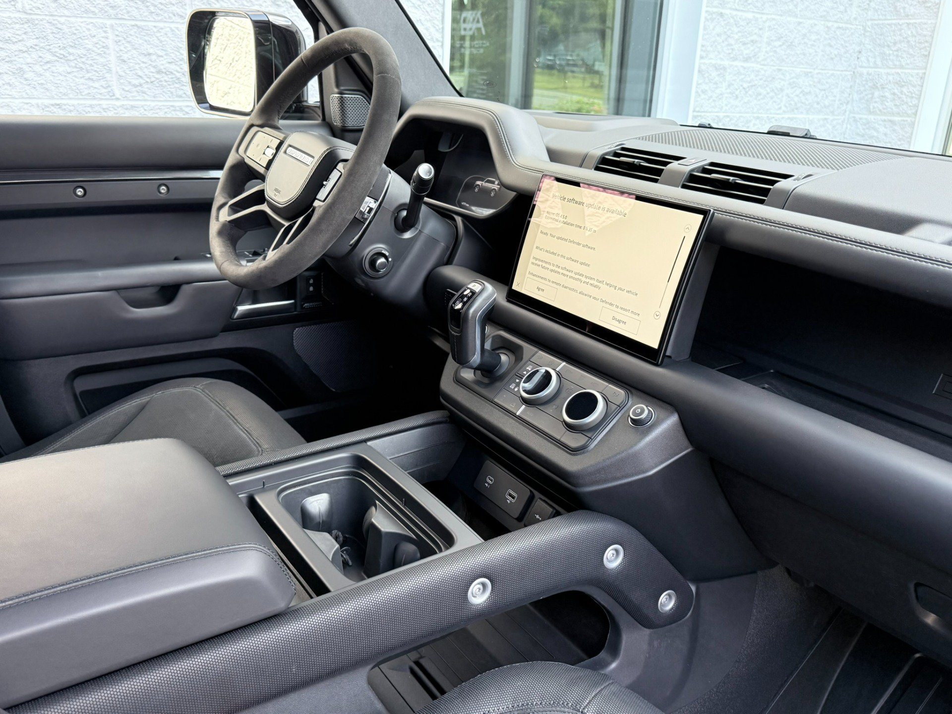 Used 2023 Land Rover Defender 110 AWD/4WD image 41