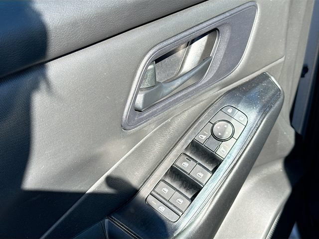 Used 2024 Nissan Rogue S FWD image 17