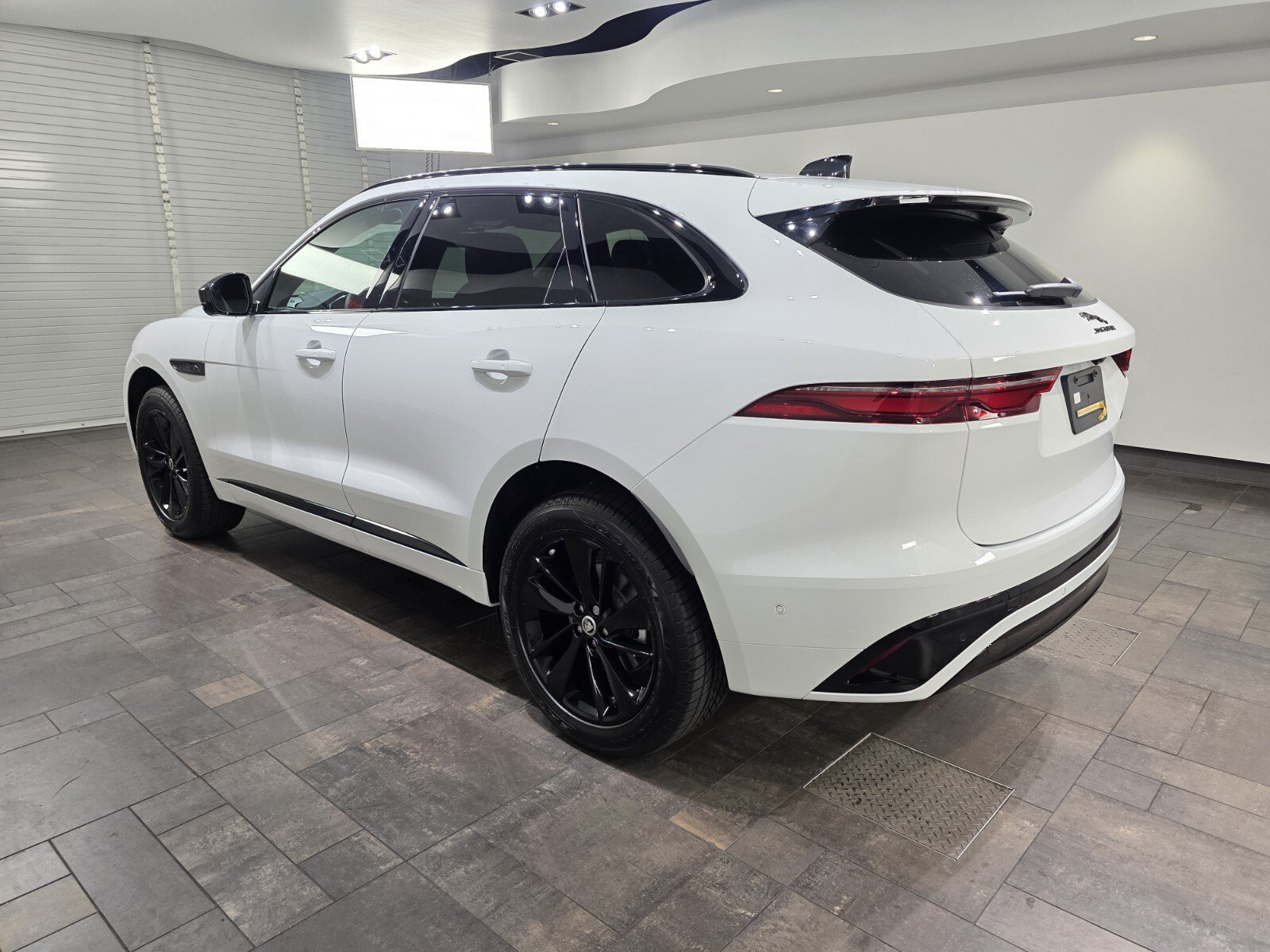 New 2026 Jaguar F-PACE R-Dynamic S AWD/4WD image 4