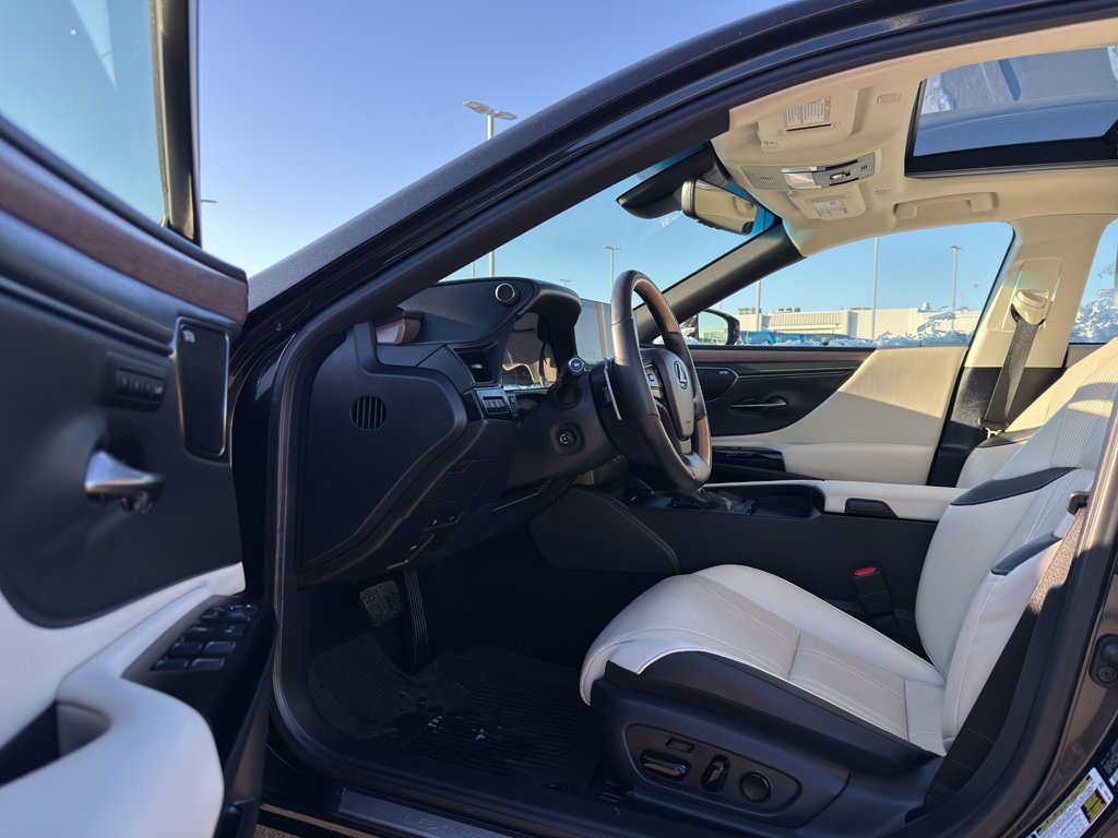 Used 2024 Lexus ES 350 Ultra Luxury w/ Accessory Package (Z1) image 11