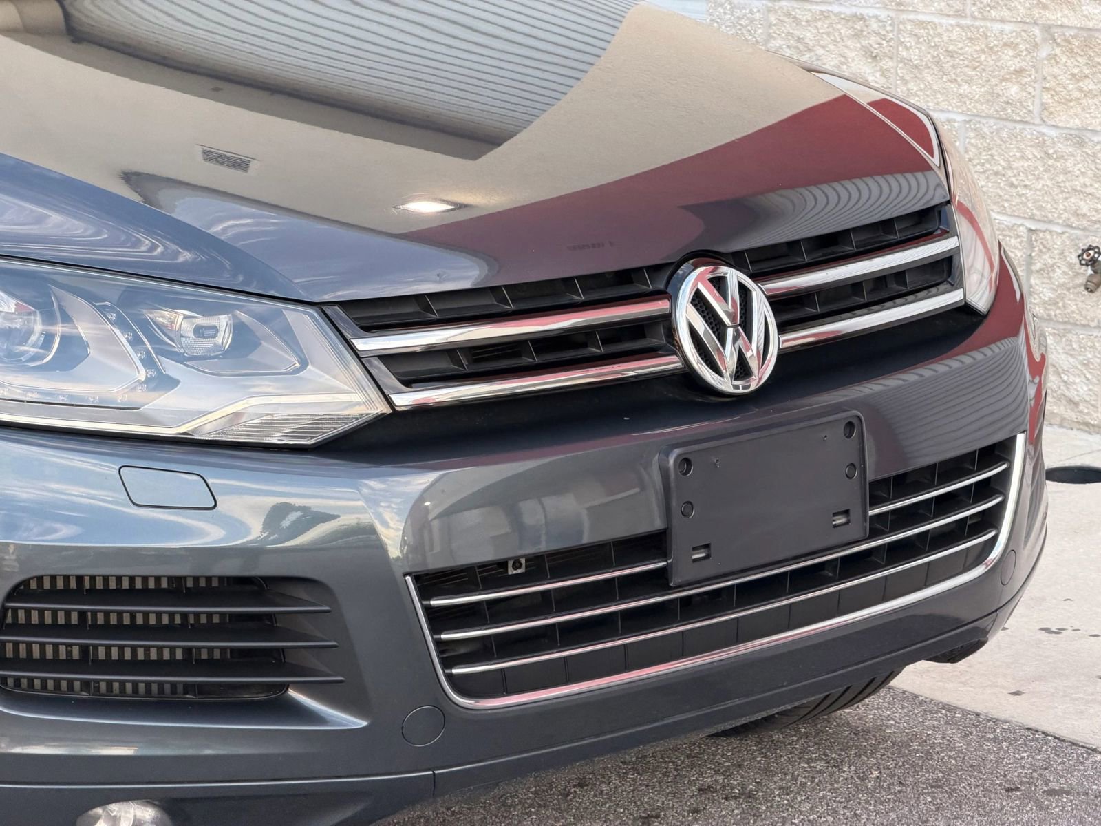 Used 2012 Volkswagen Touareg Sport AWD/4WD image 28