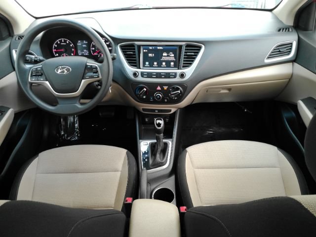 Used 2022 Hyundai Accent SEL FWD image 3