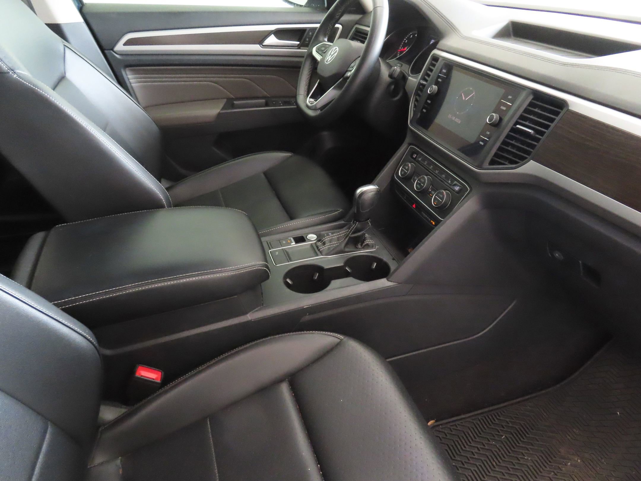 Used 2021 Volkswagen Atlas SE FWD image 23