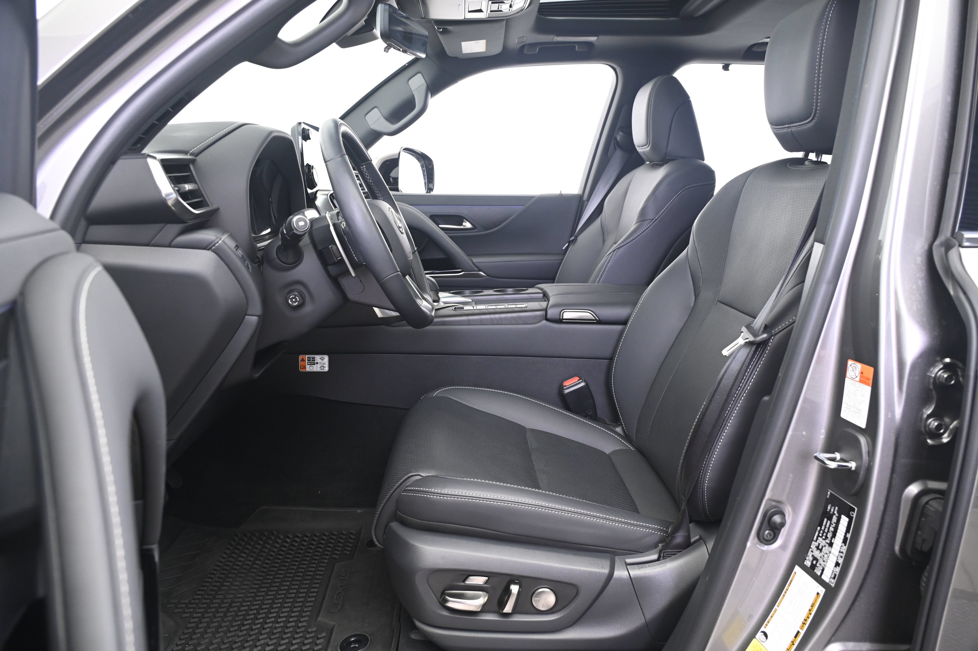 Used 2026 Lexus LX 700h Luxury AWD/4WD image 30
