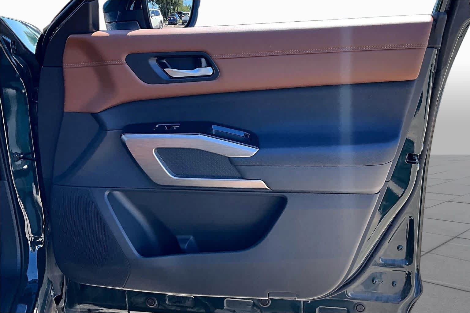 Certified 2025 Nissan Pathfinder Platinum w/ Cargo Package FWD image 23