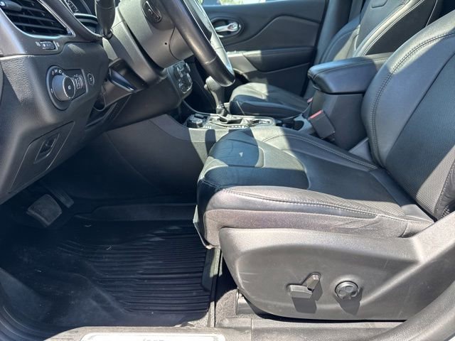 Used 2021 Jeep Cherokee Limited w/ Elite Package AWD/4WD image 31