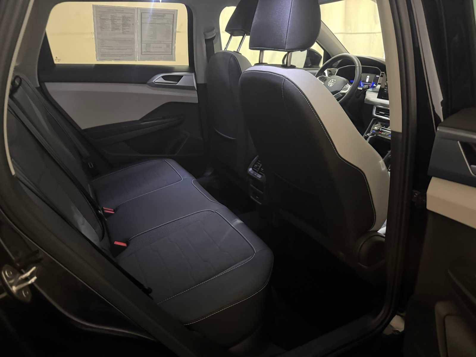 Certified 2025 Volkswagen Taos SE w/ Panoramic Sunroof Package image 25