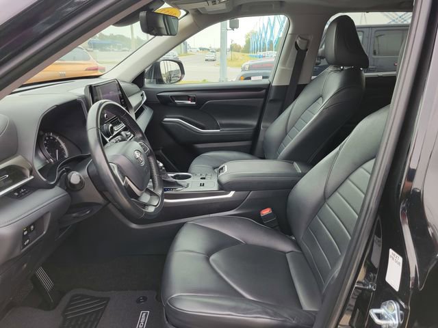 Used 2023 Toyota Highlander XLE image 16