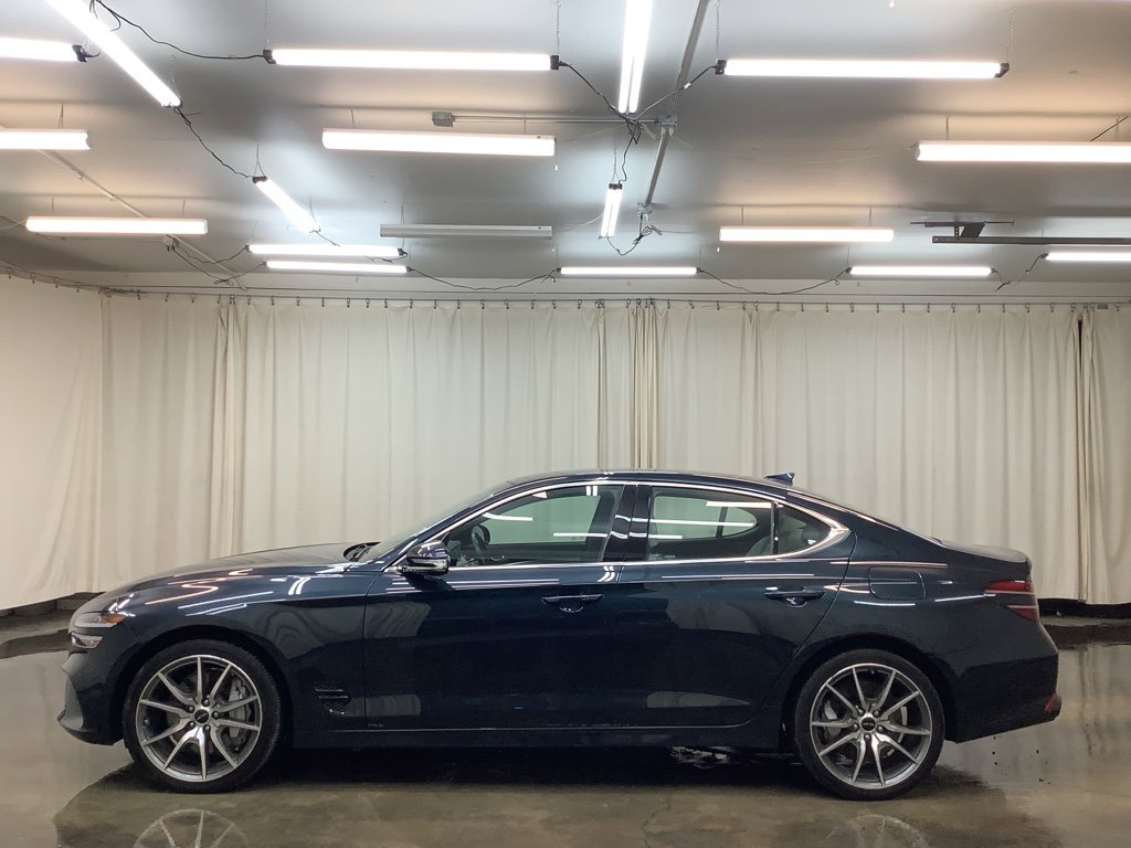 Used 2024 Genesis G70 2.5T image 10