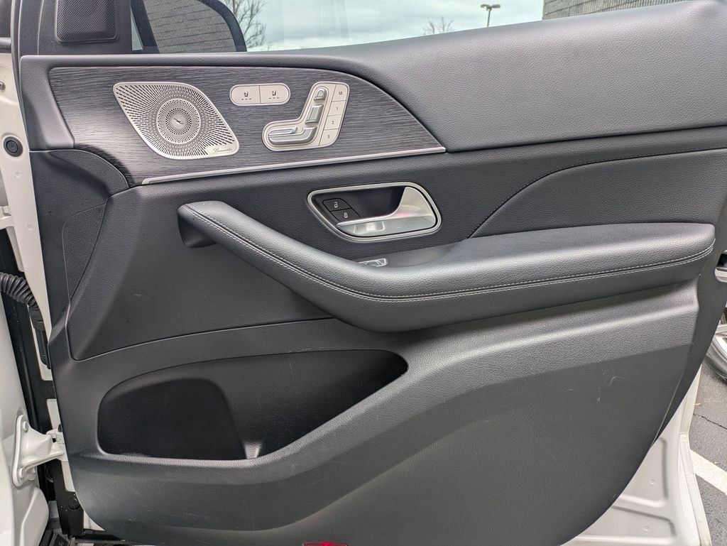 Used 2025 Mercedes-Benz GLS 450 4MATIC image 34