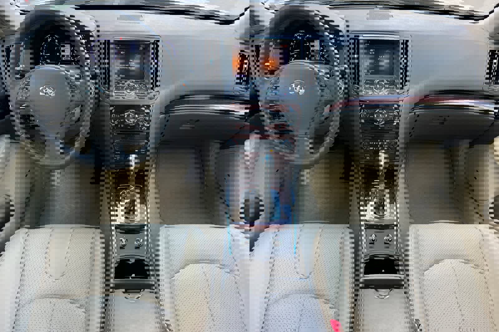 Used 2010 INFINITI G37 Journey w/ Premium Pkg image 4