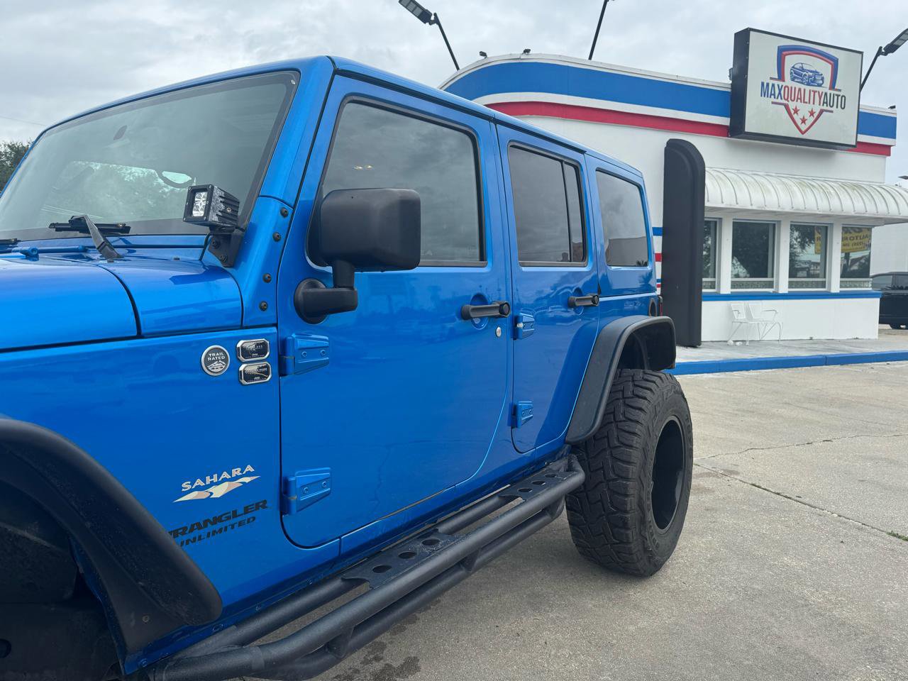 Used 2015 Jeep Wrangler Unlimited Sahara w/ Connectivity Group AWD/4WD image 5