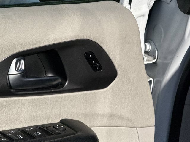 Used 2024 Chrysler Pacifica Limited FWD image 17