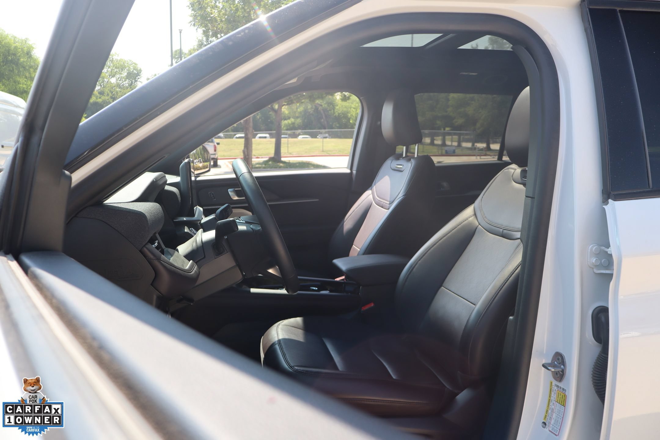 Used 2025 Ford Explorer Platinum RWD image 11
