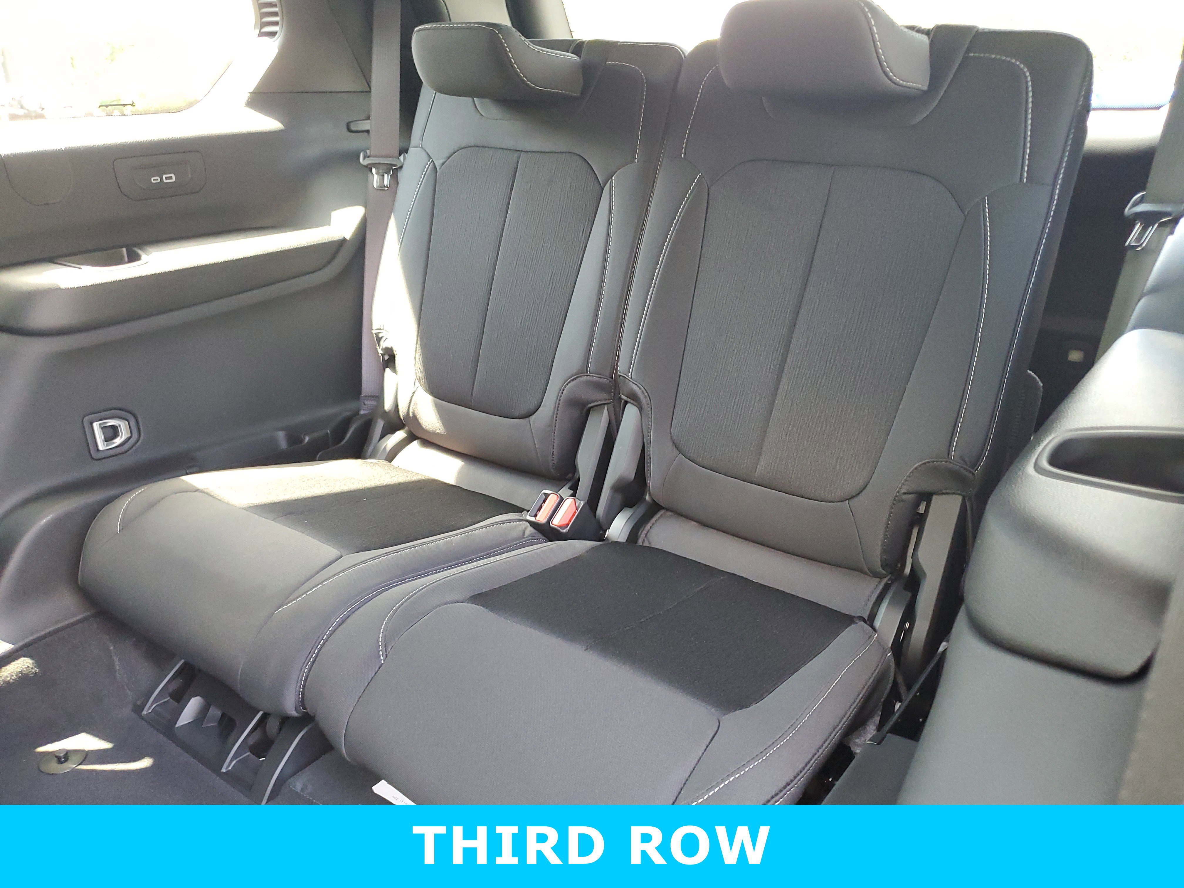 New 2025 Jeep Grand Cherokee L Laredo w/ Luxury Tech Group I image 27