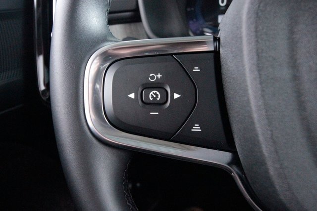 Certified 2025 Volvo XC40 B5 Plus image 17