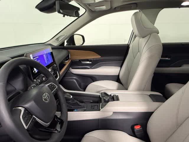 Used 2026 Toyota Grand Highlander AWD image 29