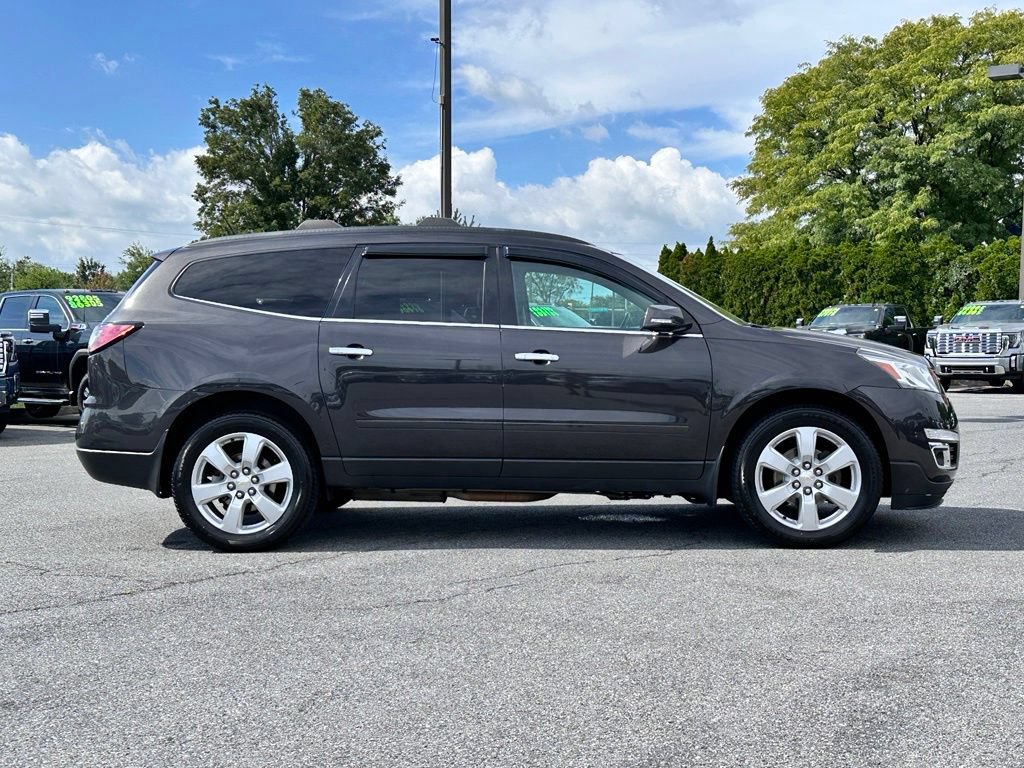 Used 2017 Chevrolet Traverse LT w/ Style and Technology Package AWD/4WD image 3