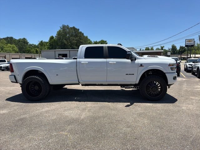 Used 2025 RAM 3500 Limited AWD/4WD image 4