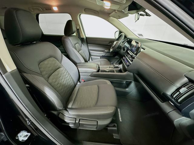 Used 2025 Nissan Pathfinder SV image 28