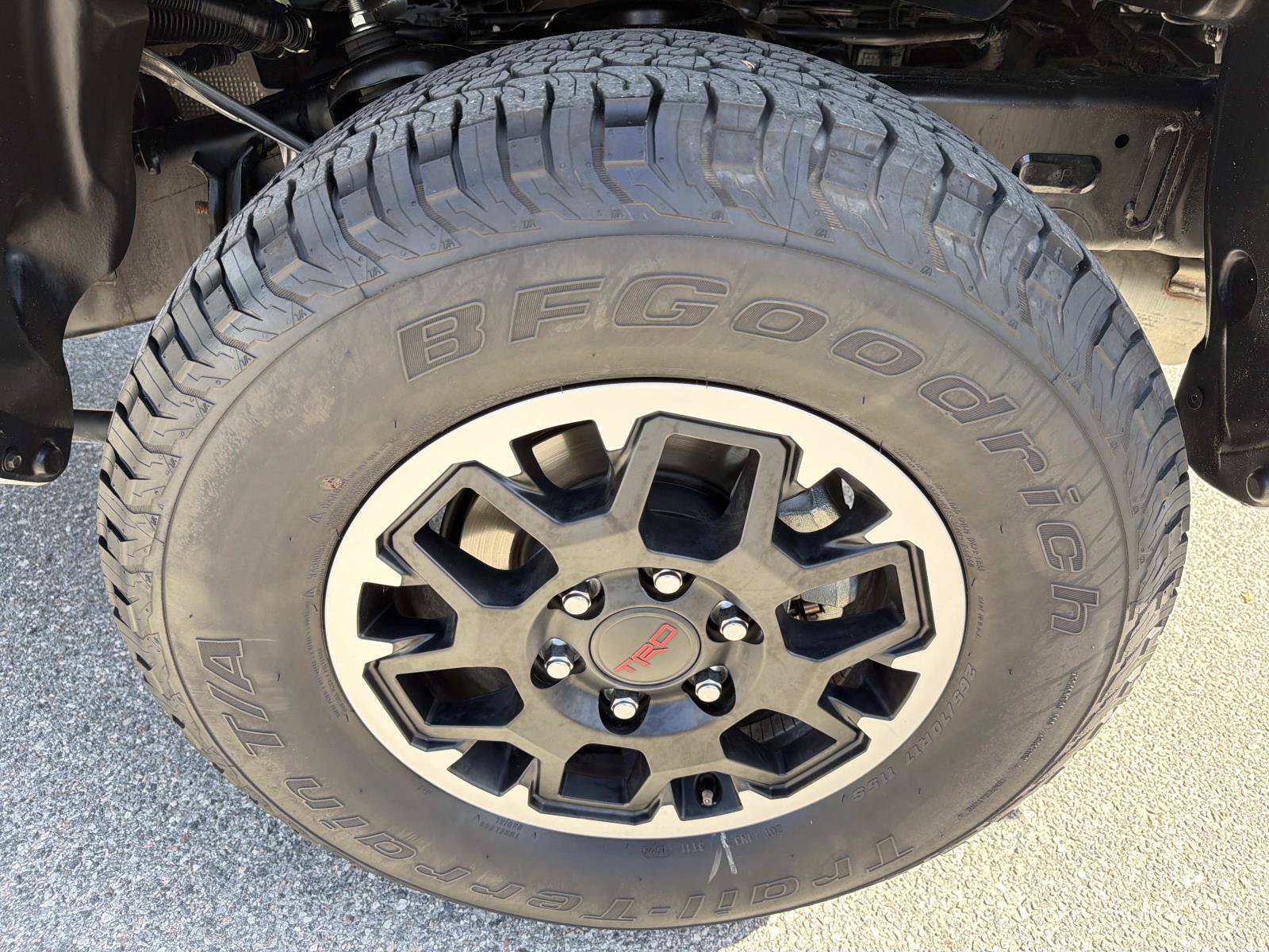 Used 2025 Toyota Tacoma TRD Off-Road AWD/4WD image 31