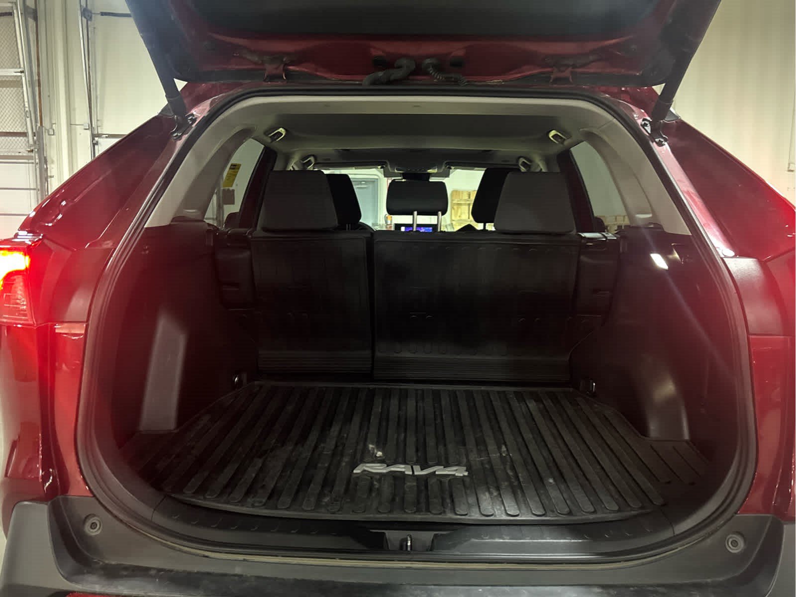 Used 2025 Toyota RAV4 XLE w/ Convenience Package AWD/4WD image 6