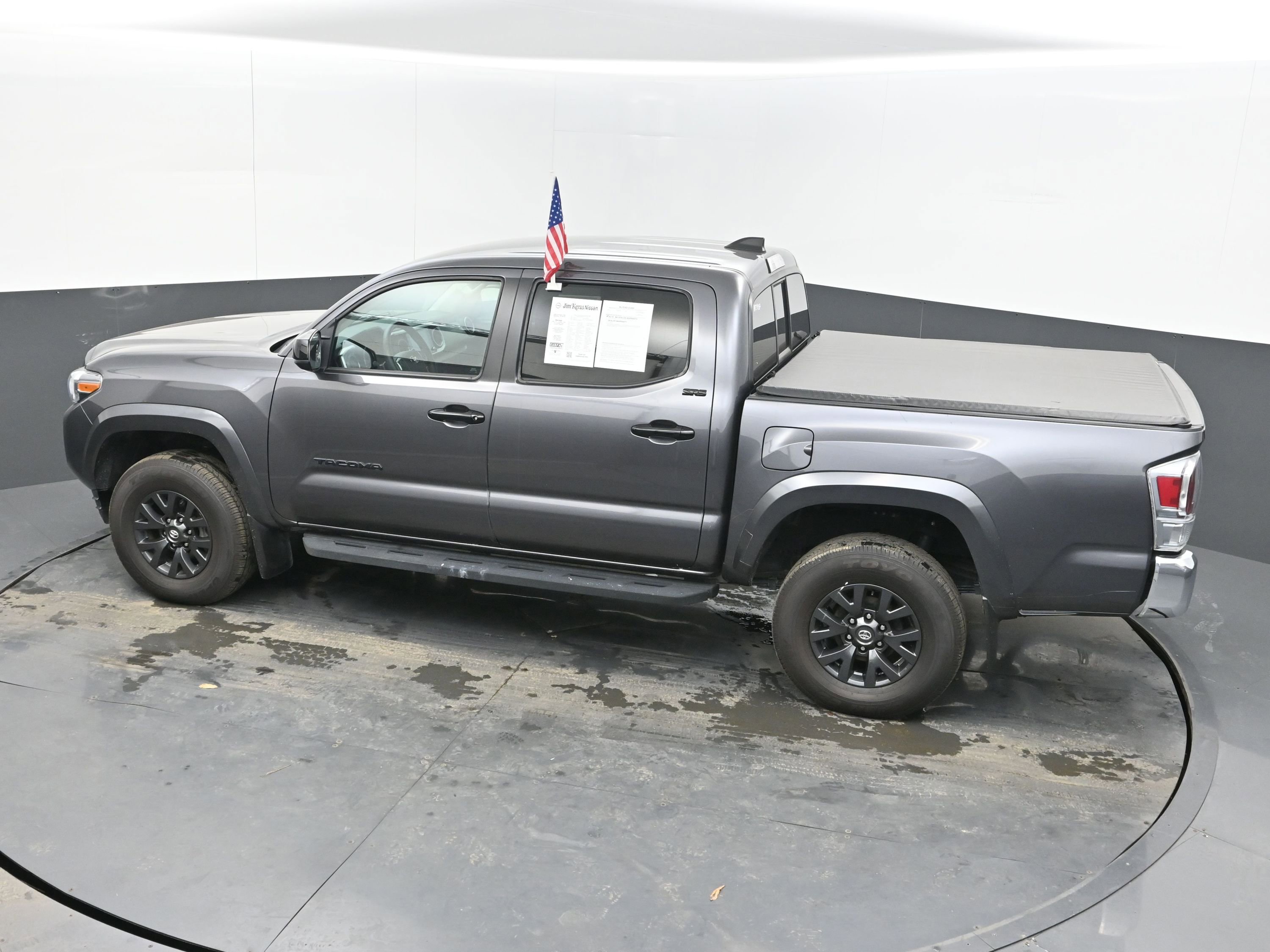 Used 2022 Toyota Tacoma SR5 w/ SR5 Appearance Package (SM) image 34