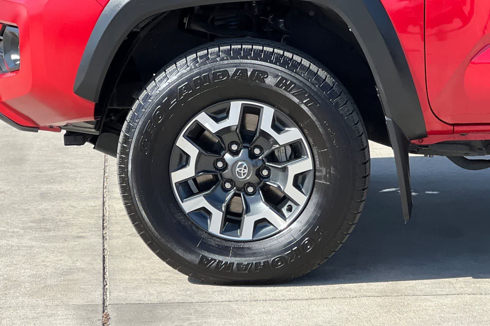 Used 2022 Toyota Tacoma TRD Off-Road w/ Technology Package AWD/4WD image 34