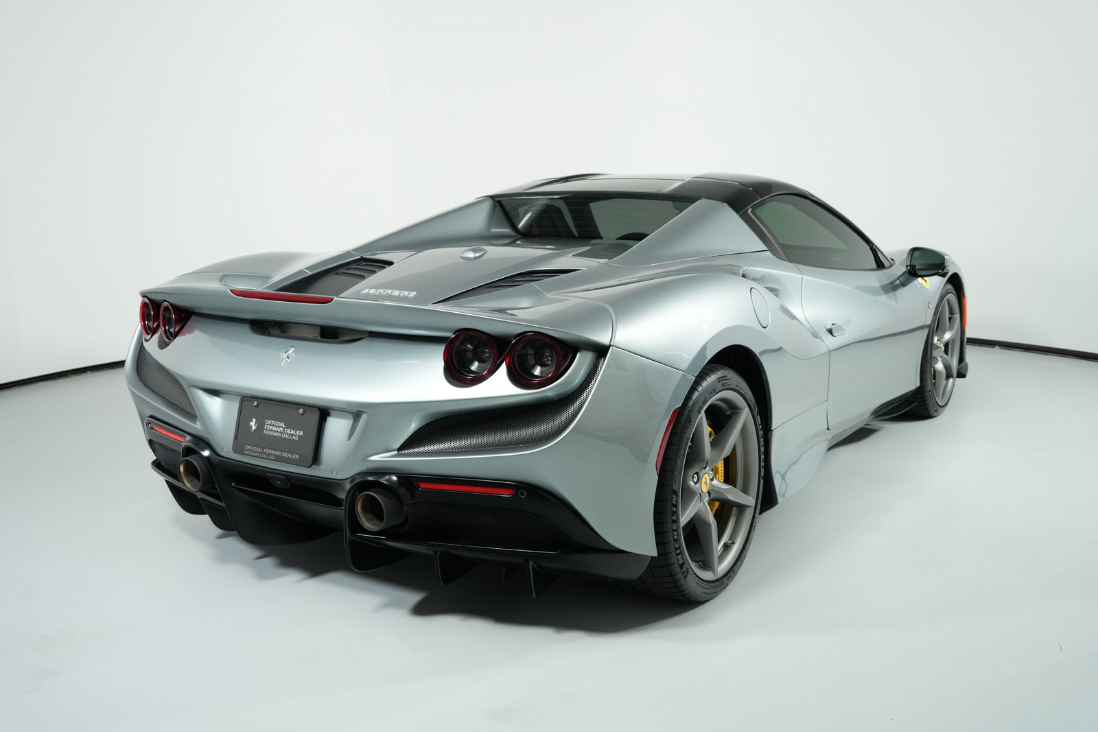Used 2021 Ferrari F8 Spider RWD image 15