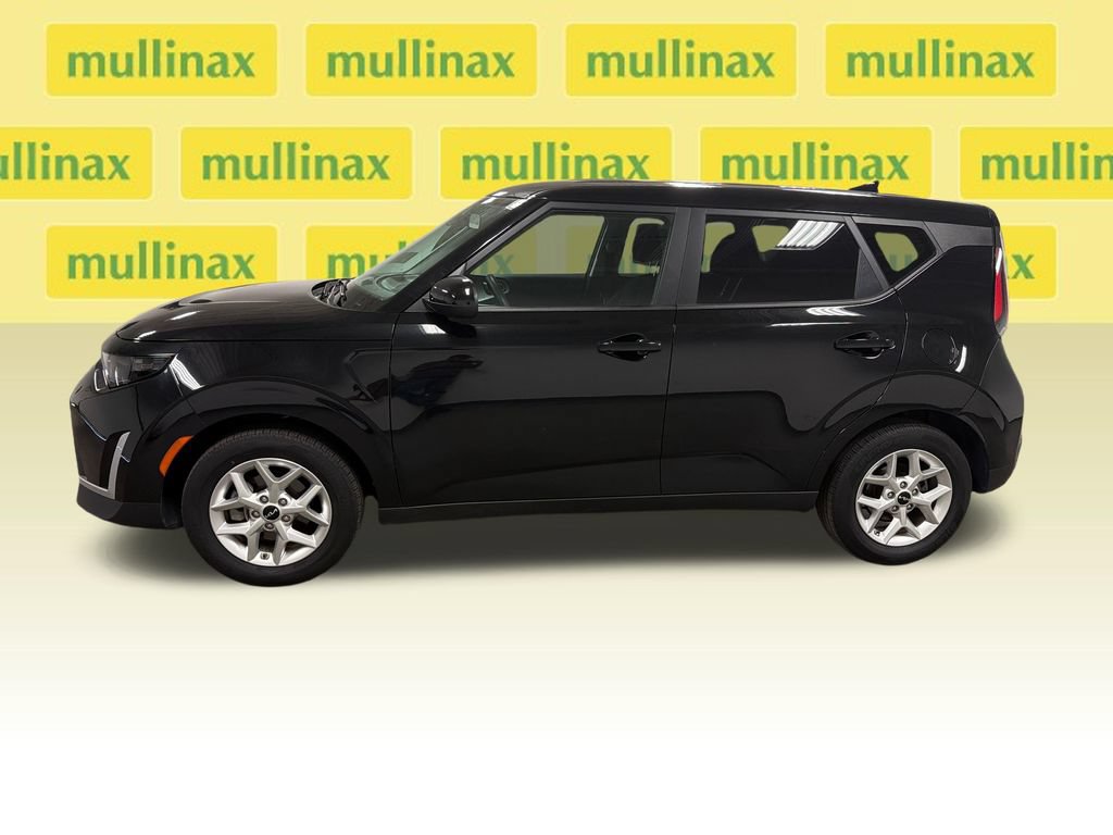 Used 2025 Kia Soul LX w/ LX Technology Package FWD image 9