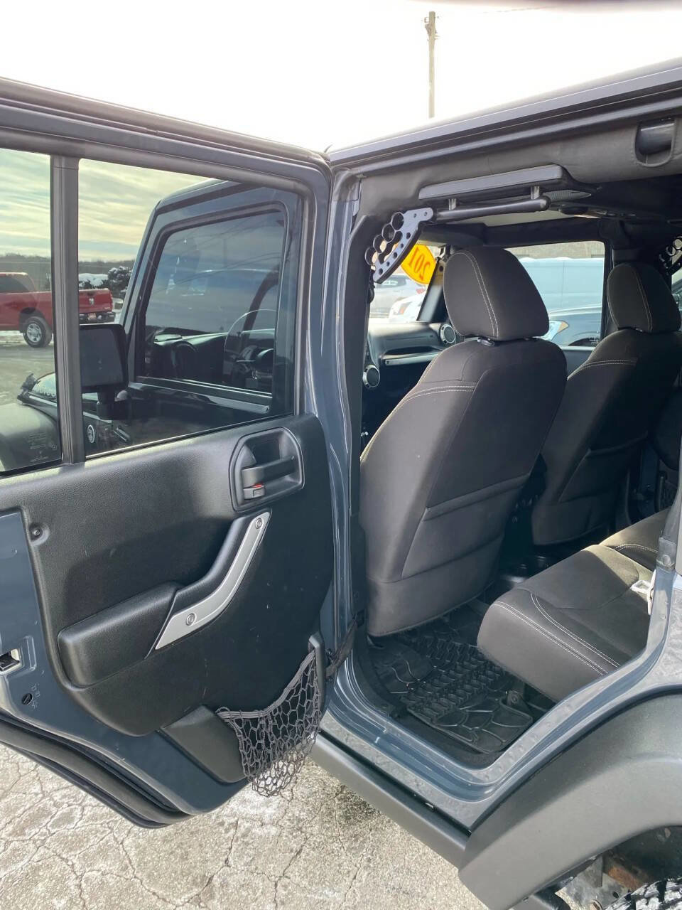 Used 2017 Jeep Wrangler Unlimited Rubicon w/ Cold Weather Group image 21