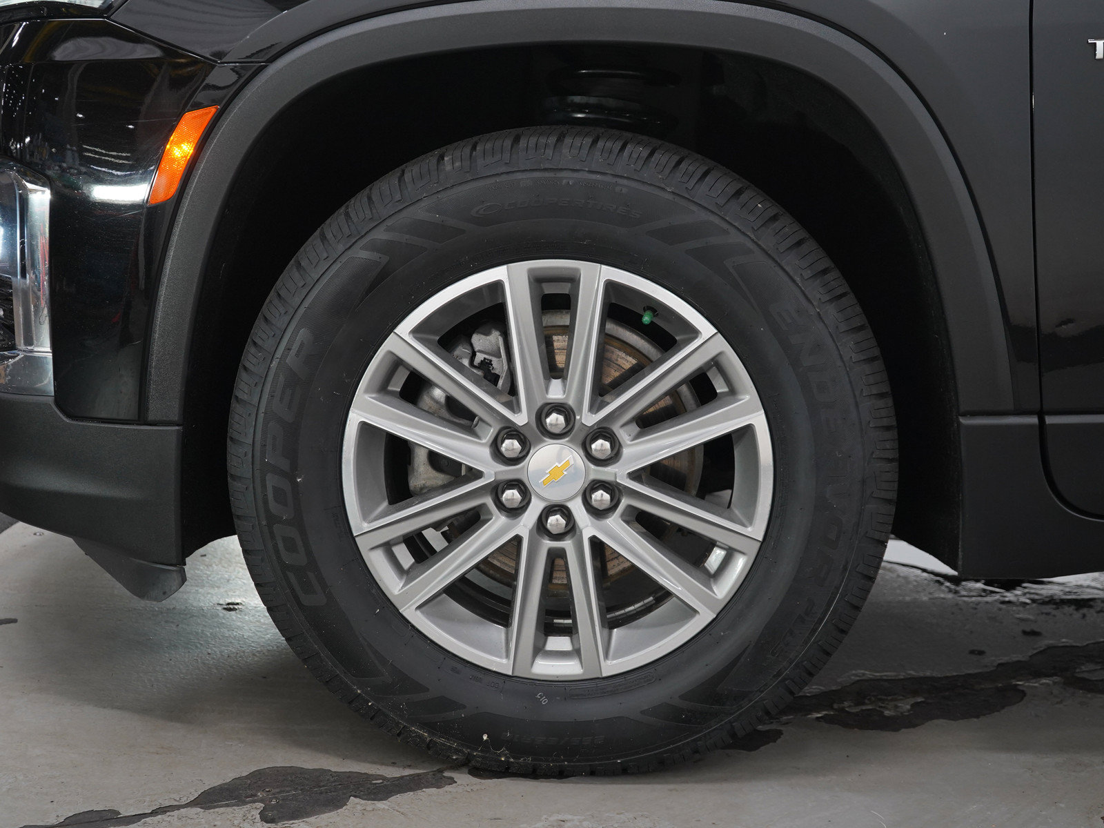 Used 2023 Chevrolet Traverse LT FWD image 30