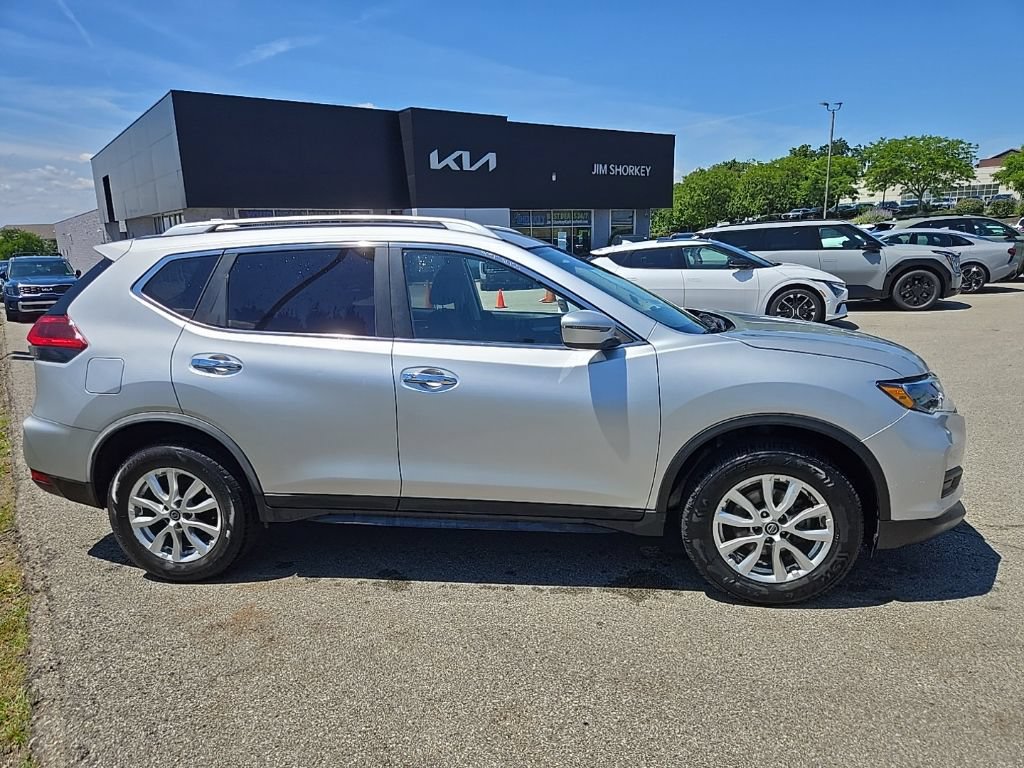 Used 2020 Nissan Rogue SV AWD/4WD image 2