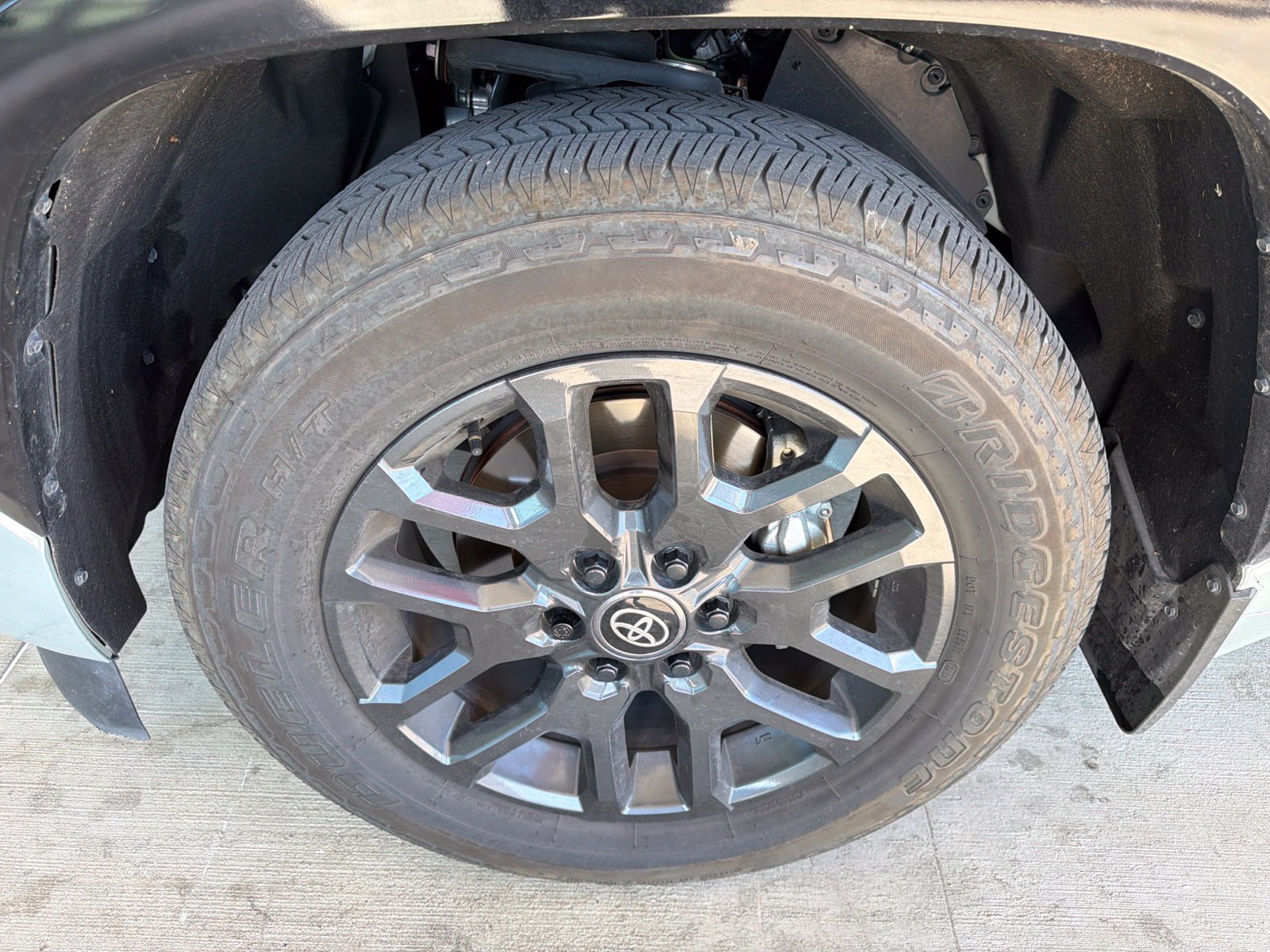 Used 2025 Toyota Sequoia Platinum AWD/4WD image 2