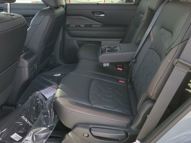 New 2026 Nissan Pathfinder Platinum image 8