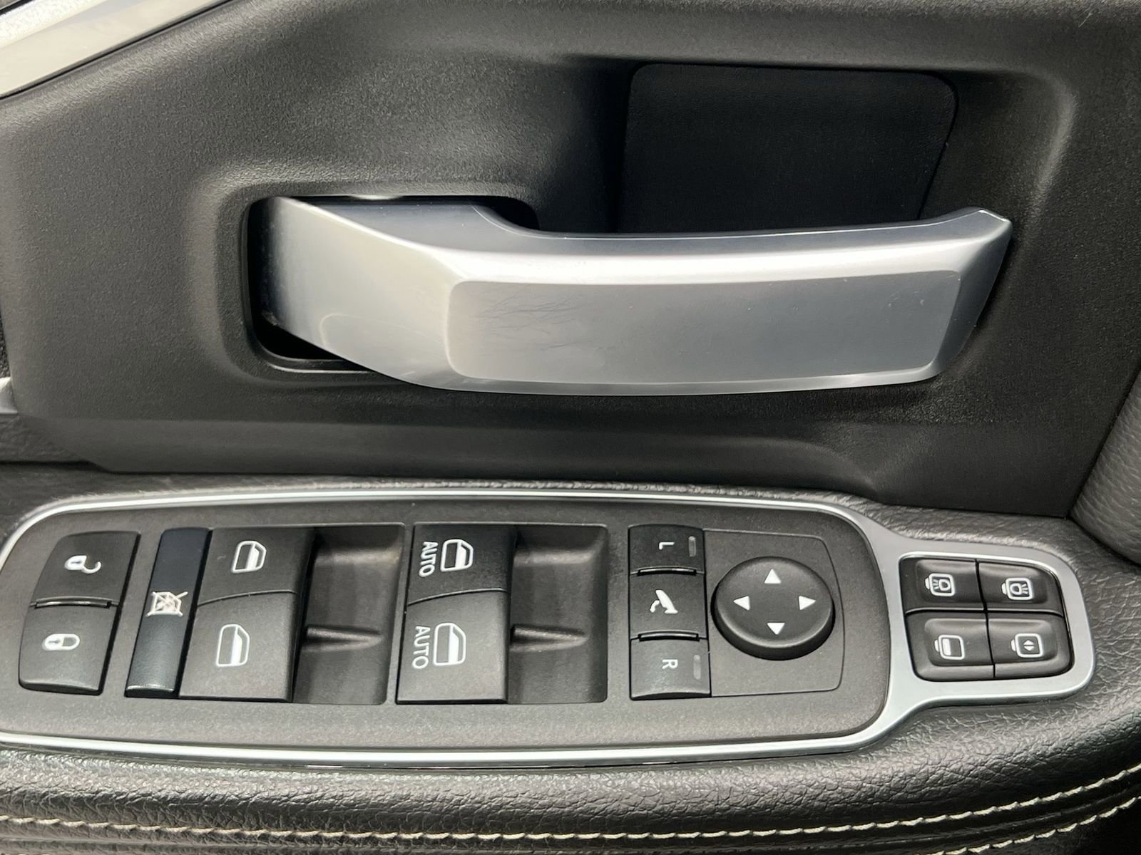 Used 2024 RAM 3500 Big Horn image 13