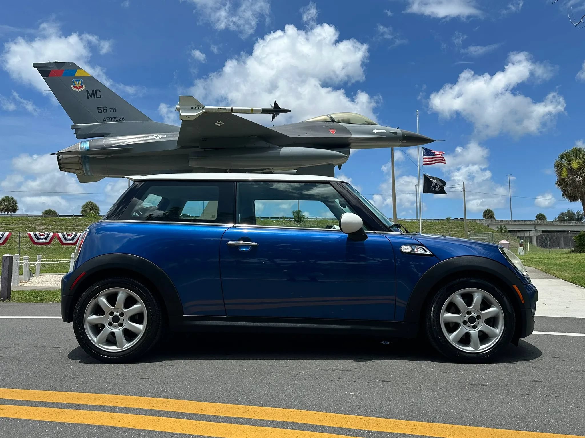 Used 2009 MINI Cooper S FWD image 1