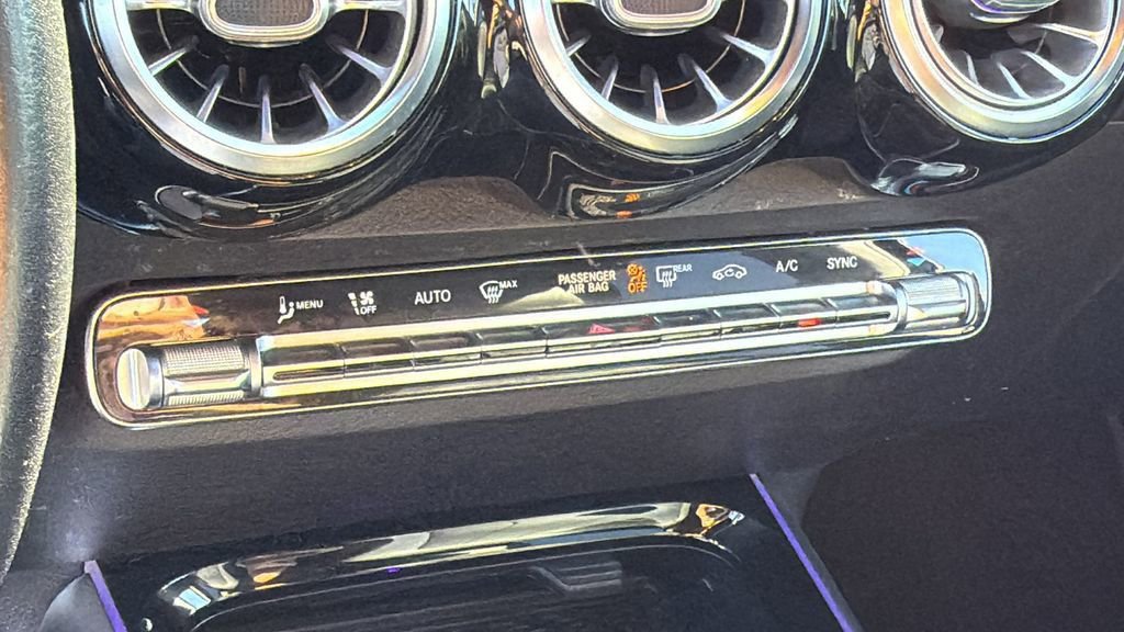 Used 2021 Mercedes-Benz GLB 250 image 18