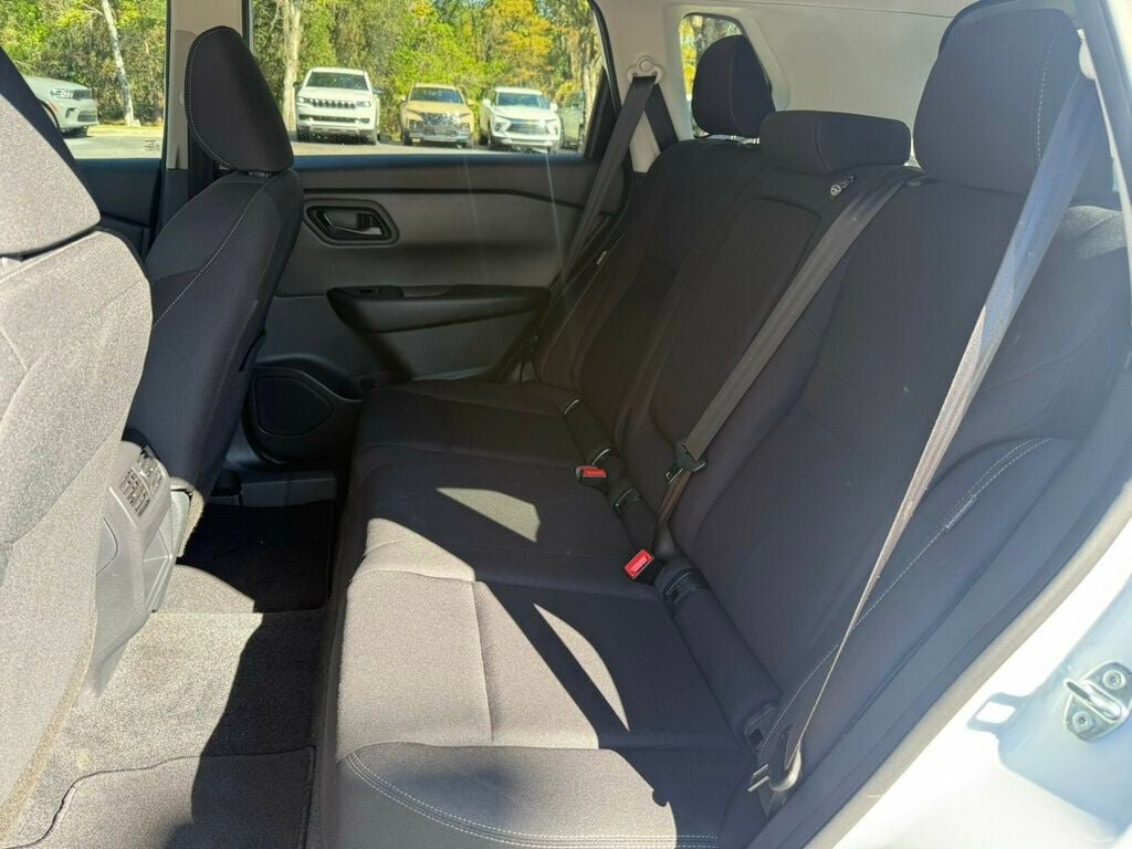 Used 2025 Nissan Rogue S FWD image 7