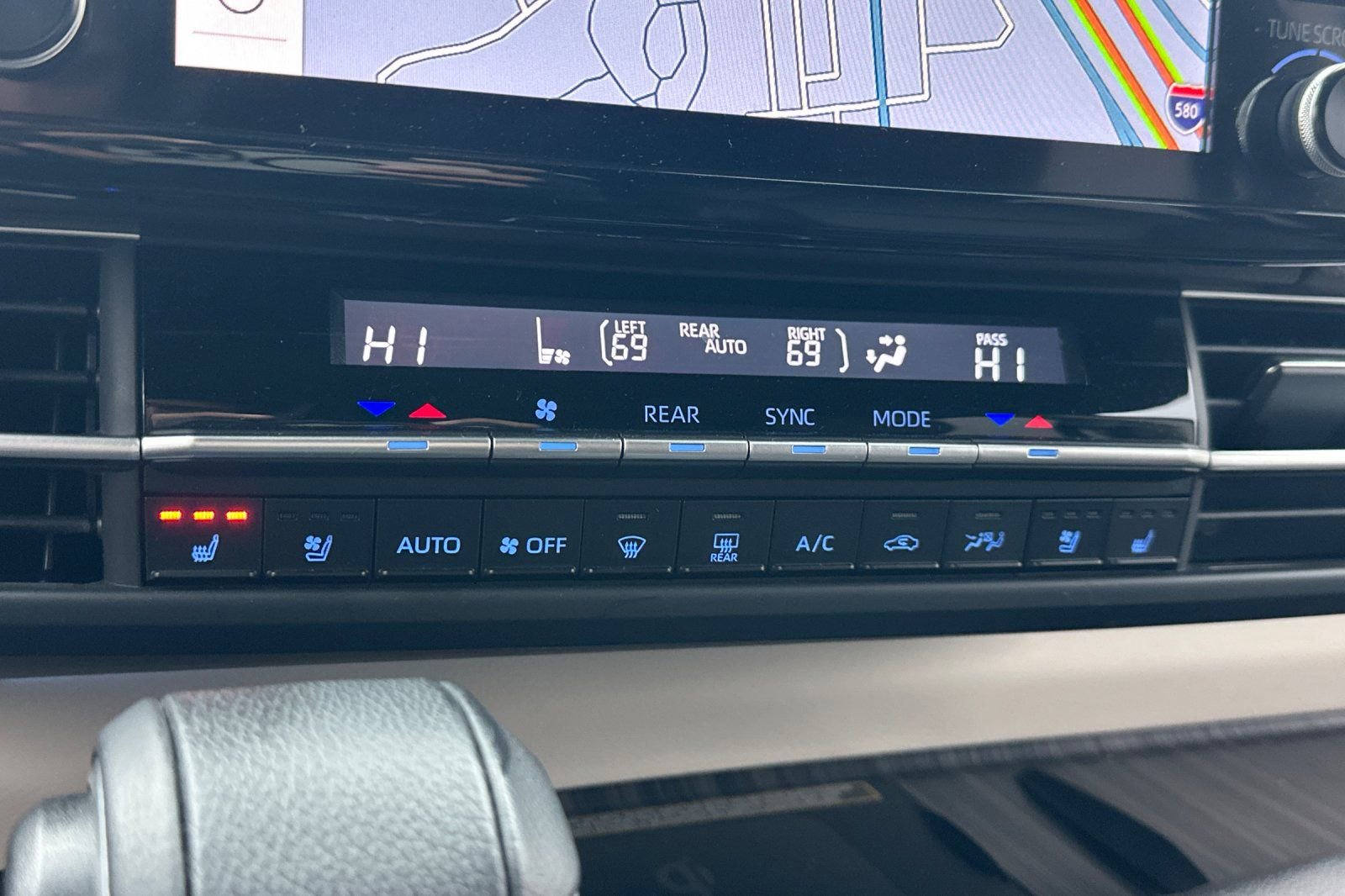 Used 2023 Toyota Sienna Platinum image 28