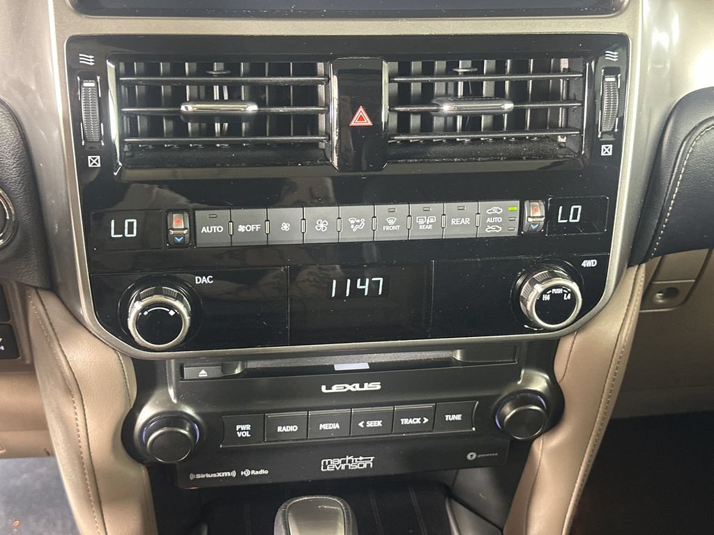 Used 2023 Lexus GX 460 Premium w/ Accessory Package AWD/4WD image 30