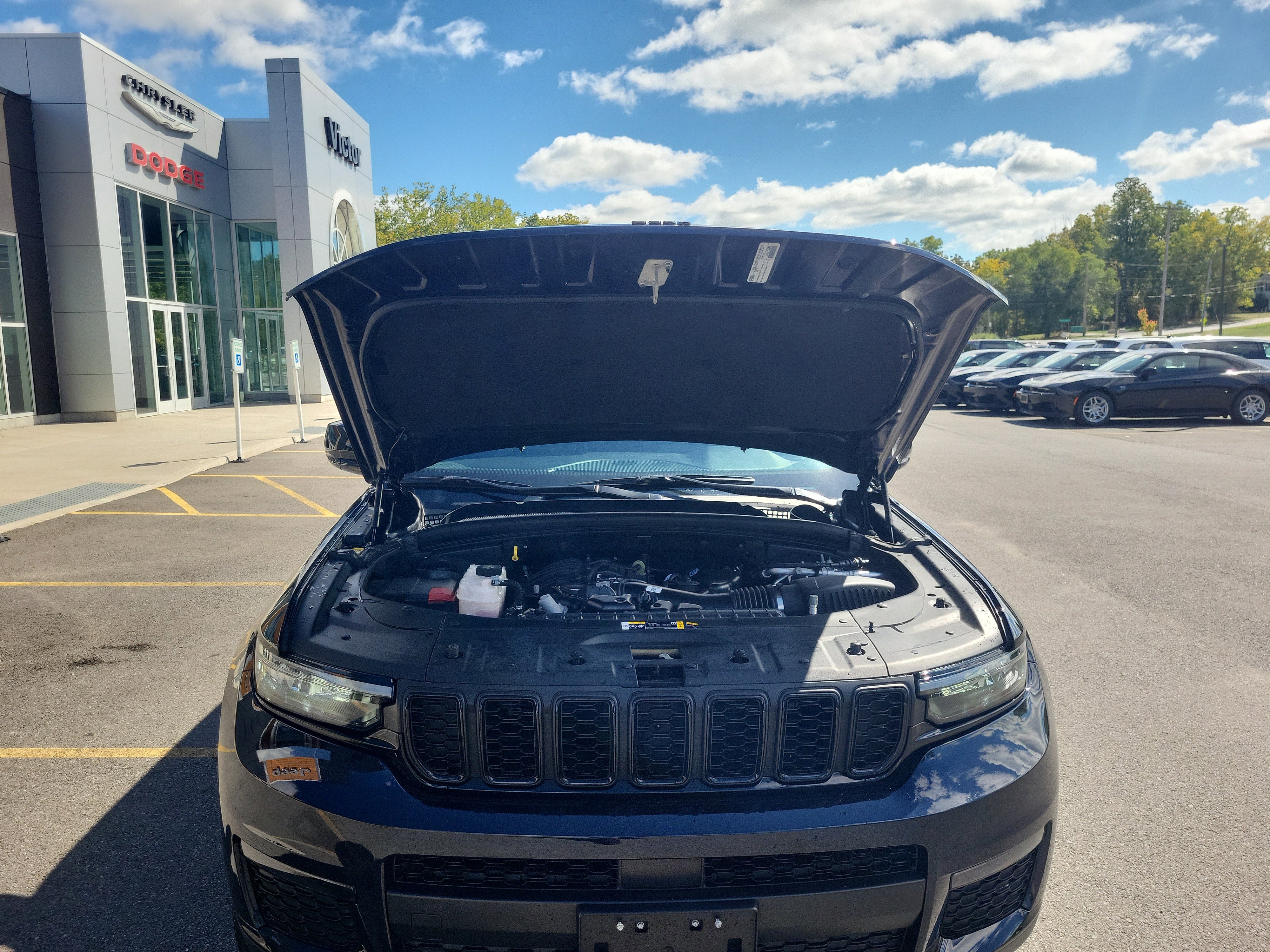 Used 2024 Jeep Grand Cherokee L Limited w/ Black Appearance Package image 22