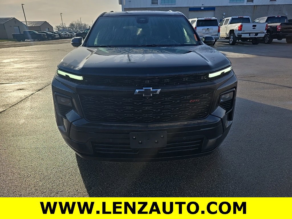Used 2025 Chevrolet Traverse RS image 2