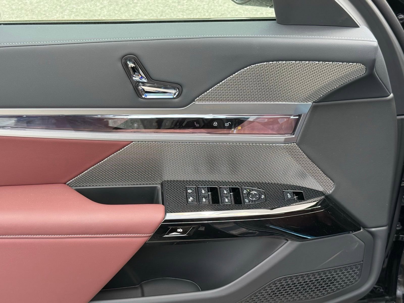 New 2026 BMW 750e xDrive AWD/4WD image 20