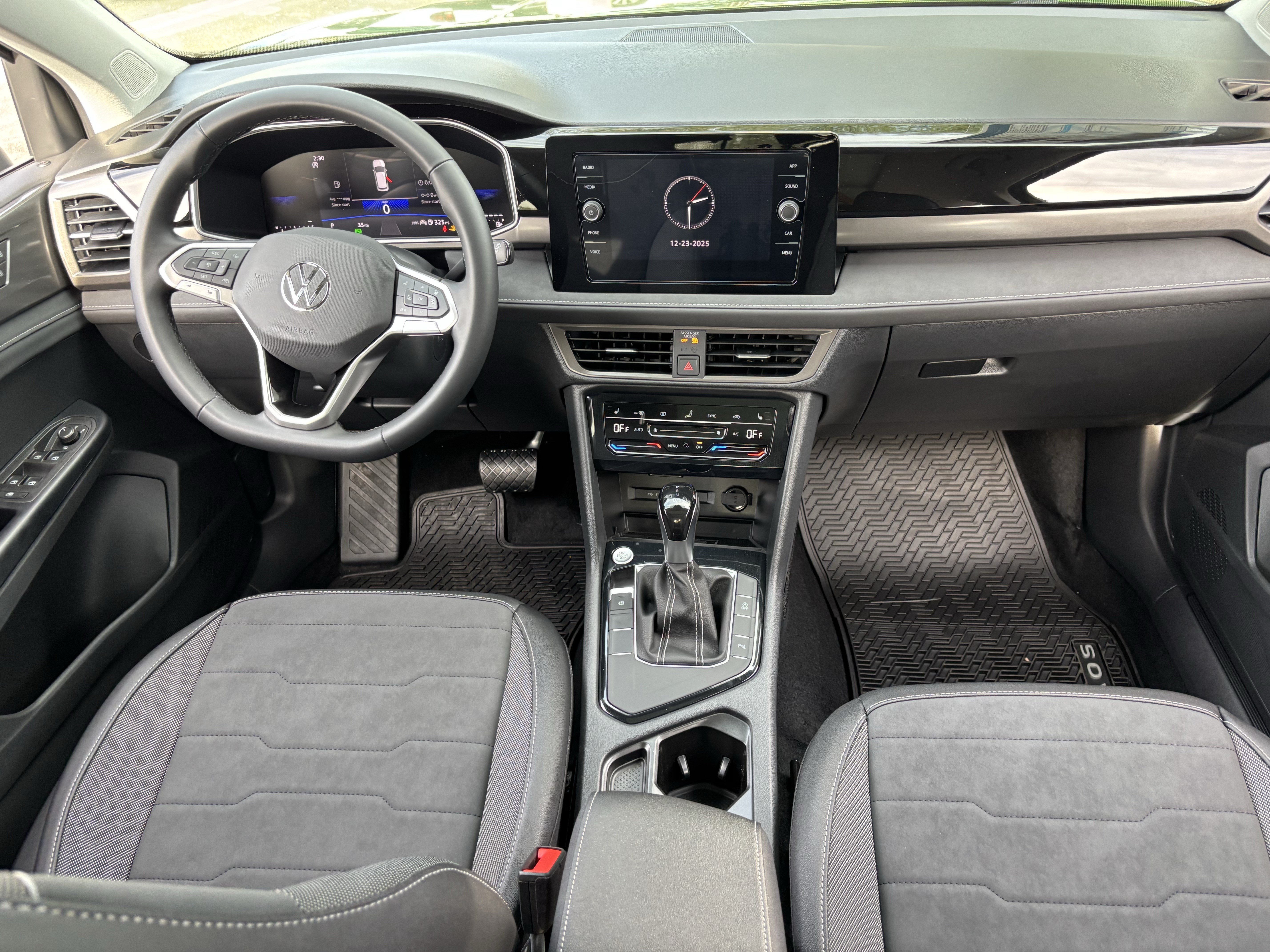 New 2026 Volkswagen Taos SE FWD image 12