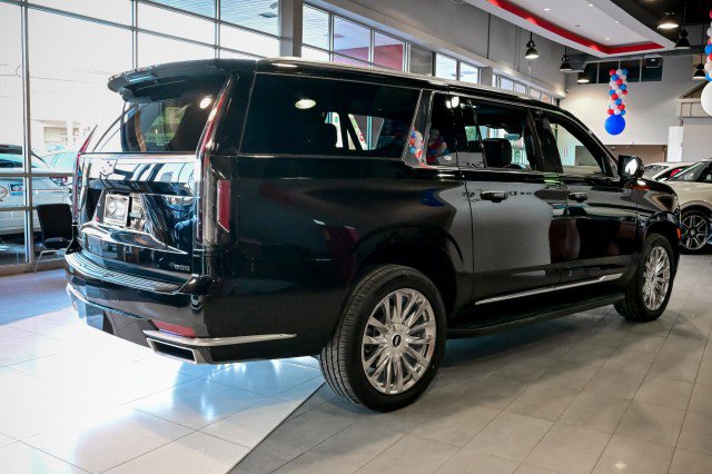 Used 2023 Cadillac Escalade ESV Premium Luxury image 5