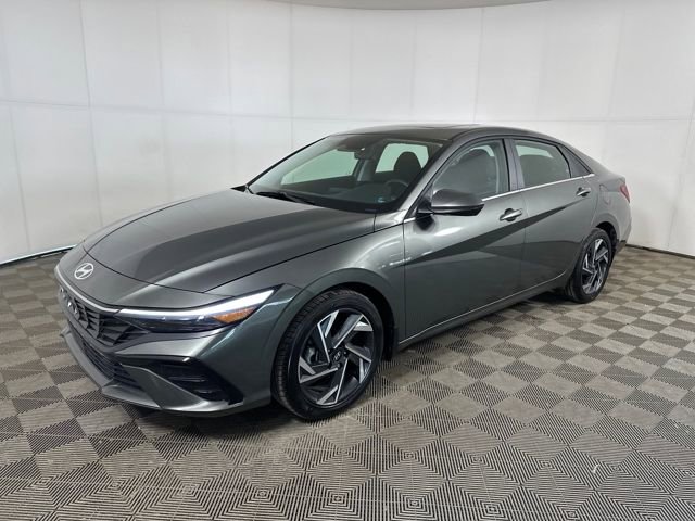 Used 2024 Hyundai Elantra SEL w/ Convenience Package image 7