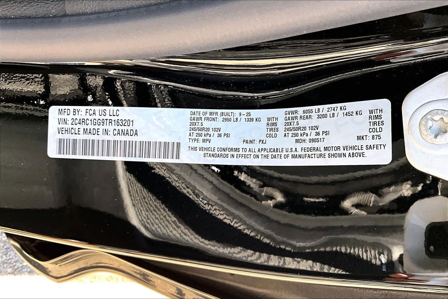 Used 2026 Chrysler Pacifica Limited w/ Uconnect Theater Family Group FWD image 36
