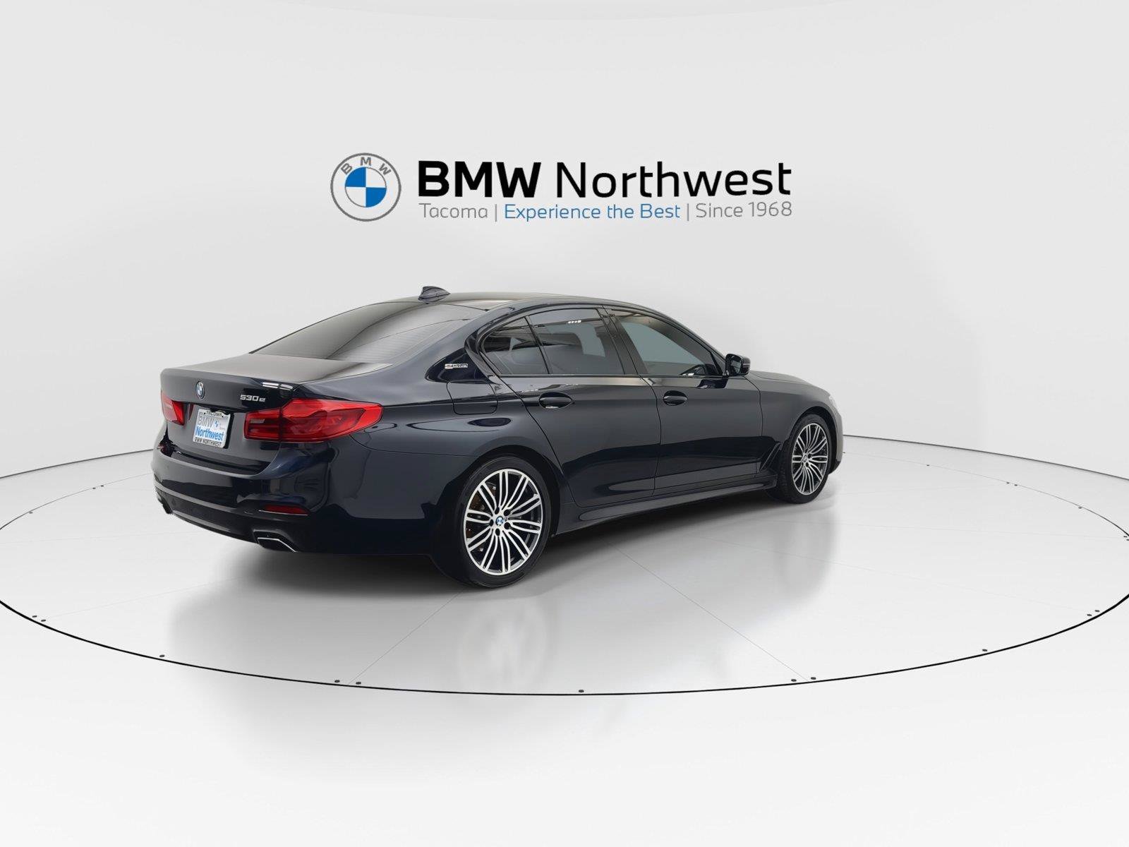 Used 2019 BMW 530e w/ M Sport Package RWD image 3
