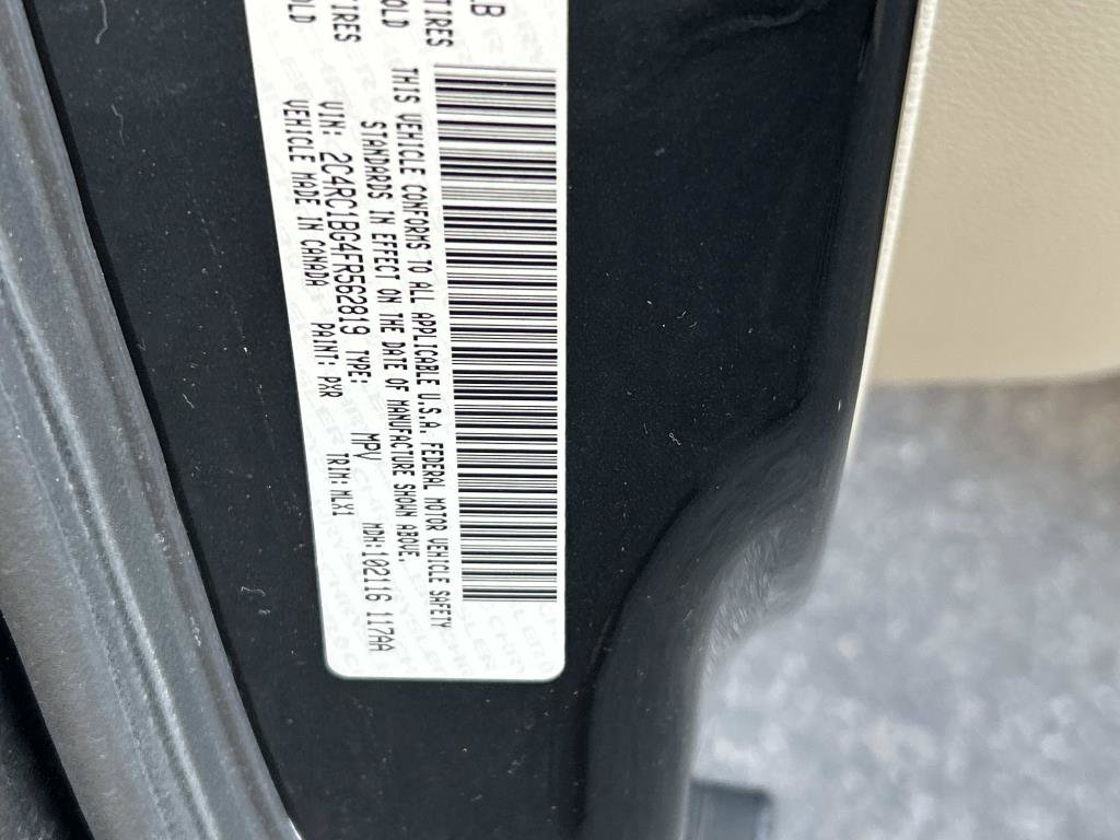 Used 2015 Chrysler Town & Country Touring FWD image 36